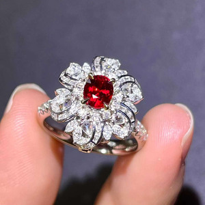 Superbe bague en rubis sang de pigeon non chauffé du Mozambique de 1,02 ct, bague florale en or 18 carats sertie de 105 diamants sud-africains - Product Image 1