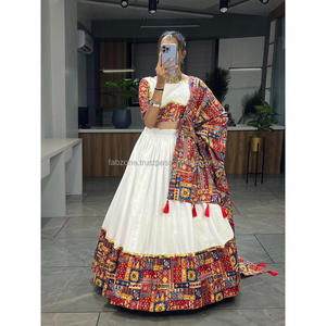 ชุดออกแบบพิเศษสำหรับผู้หญิงคอลเลกชัน chaniya choli (lehenga) เย็บเต็มรูปแบบจากร้านตู้เสื้อผ้าระดับพรีเมียมของเรา - Product Image 4