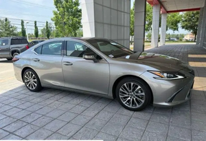 Nouvel arrivage de haute qualité : Toyota ES 350 Base 2020 d'occasion, voitures propres et bien entretenues à vendre - Product Image 3