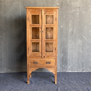 ตู้โชว์ไม้เนื้อแข็งคุณภาพดีพร้อมบานกระจกและลิ้นชักเก็บของ สำหรับงานศิลปะโบราณจากเทือกเขาหิมาลัย - Product Image 3