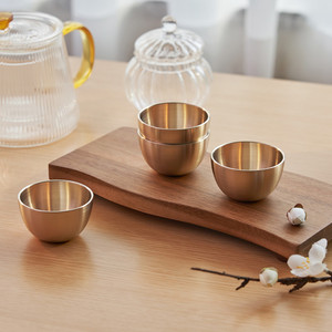Ensemble de tasses à soju coréen NOBBAN Premium Bangjja Yugi pour 4 personnes, artisanat traditionnel en laiton d'Anseong, cadeau d'affaires fait main - Product Image 4