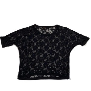 เสื้อครอปท็อปผู้หญิงสีดำลายดอกไม้ลูกไม้ แขนสั้น คอกลม ทรงหลวม เซ็กซี่ เหมาะสำหรับใส่ไปเที่ยวคลับ ฤดูใบไม้ผลิ ฤดูร้อน ระบายอากาศได้ดี - Product Image 1