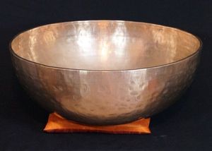 Cuenco Tibetano de Latón Puro para Sanación Sonora con Palo de Percusión, Diseño Budista Tradicional para Meditación, Yoga y Relajación - Product Image 5
