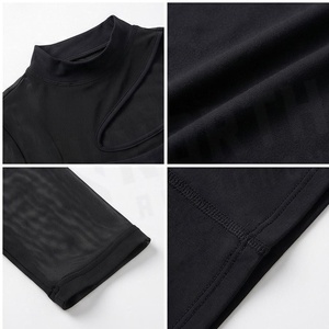 Haut court à col roulé à manches longues avec empiècements en maille transparente, dos nageur, noir uni, en Spandex et Polyester, pour le yoga et les vêtements de sport pour femmes - Product Image 4