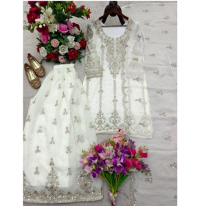 Vente en gros de costumes Sharara pakistanais en georgette, costumes pakistanais pour mariage et occasions spéciales, provenant d'un fournisseur indien. - Product Image 1