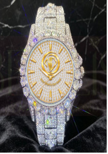 Montre en Moissanite Diamantée Très Demandée, Style Hip Hop Iced Out, Bijoux de Luxe Personnalisés VVS, Montre Bling Disponible à la Vente - Product Image 4