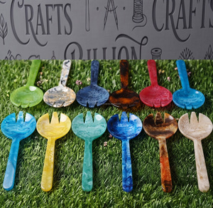 Juego de Ensaladera de Resina Azul Artístico de Dos Piezas, Utensilios de Mesa Decorativos Modernos con Mango Largo para Fiestas - Product Image 6