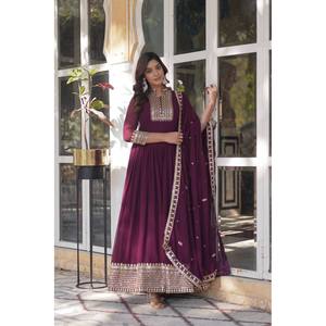 Vestido de Fiesta Hecho a Mano con Lentejuelas y Dupatta Bordada, Talla XL, Corte Imperio - Product Image 5