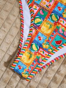 Trajes de baño de dos piezas con estampado de frutas al por mayor, fabricación personalizada, MOQs bajos y etiquetas privadas para marcas globales de ropa B2B. - Product Image 5