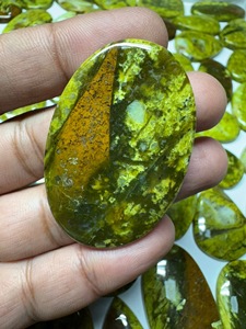 Opale verte naturelle cabochon, pierre précieuse en vrac ovale à dos plat pour la fabrication de bijoux, vente en gros d'opales vertes cabochons |   Formes mélangées - Product Image 3