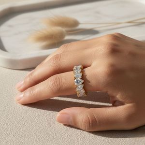 แหวนนิรันดร์ทรงคลัสเตอร์ประดับเพชร 3.60 กะรัต รูปทรงผสม แบบฝังหนามเตย - Product Image 6