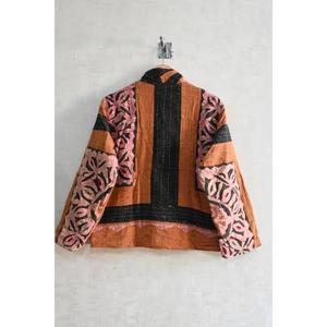 Chaqueta Bohemia Vintage Hecha a Mano de Algodón Bordado y Tejido Transpirable con Diseño Floral Invernal Indio Khambadiya para Mujer - Product Image 5