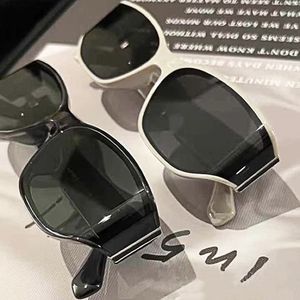 Gafas de Sol de PC con Diseño de Pantalla Curva de Alta Gama, Estilo Ojo de Gato, Montura Blanca y Negra, Gafas de Sol Cuadradas con Protección UV400 para Mujer - Product Image 4