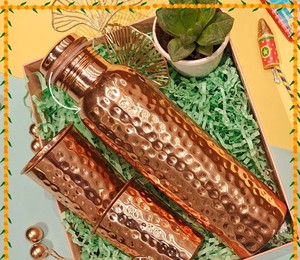 Bouteille en cuivre tendance offrant un look moderne avec un design haut de gamme pour les utilisateurs soucieux de la mode et de l'hydratation. - Product Image 1