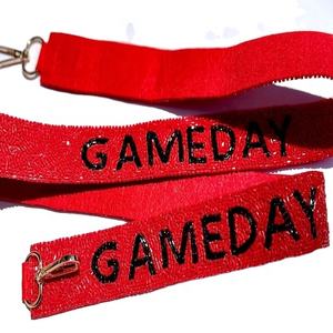 Bolso Deportivo Rectangular Hecho a Mano con Cuentas de Vidrio Rojas y Negras, Correa de Algodón, Accesorio Personalizable para el Día del Partido - Product Image 1