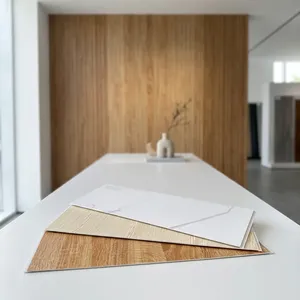Revestimiento de Pared Moderno con Diseño de Listones Planos y Patrón Damasco, Ignífugo, Impermeable, Resistente a la Humedad, Antiestático, Insonorizante y Ecológico - Product Image 1