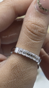 Anillo Minimalista de Moissanita Baguette con Canal de Diamantes, Plata de Ley 925, Media Eternidad, Anillo de Boda Apilable, Joyería de Promesa - Product Image 3