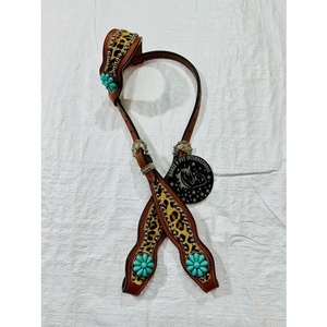 Conjunto de cabezada y pechera de cuero color canela estilo western para caballo, cómodo y duradero, con estampado de leopardo y conchos de pedrería turquesa - Product Image 2