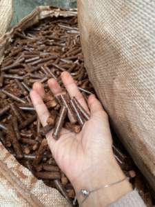 Granulés de bois premium, combustible biomasse indonésien, chaleur durable, flamme propre pour barbecue et chauffage, énergie renouvelable en gros, exportation vers les États-Unis - Product Image 5