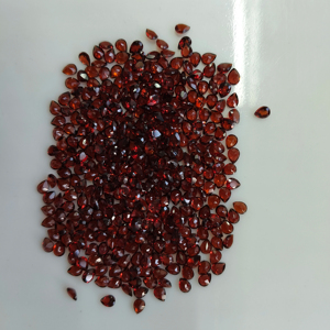 โกเมนสีแดงธรรมชาติ 4x3 มม. รูปทรงลูกแพร์ คุณภาพดีที่สุด พลอยหลวมสำหรับทำเครื่องประดับ - Product Image 2