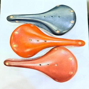 Selle de vélo style cuir avec rivets noirs, double rail en acier, coussin confortable, siège de vélo léger pour vélos de route - Product Image 2