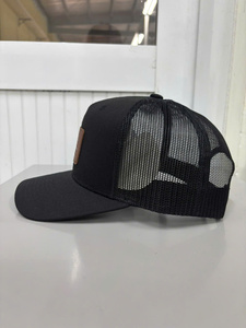 Casquettes de camionneur de haute qualité avec logo personnalisé en relief sur patch en cuir, casquettes de camionneur personnalisées en gros, gorras ajustables pour l'extérieur - Product Image 2