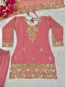 Conjunto de Kurta Sharara Rosa Melocotón Bordado con Dupatta, Traje Étnico de Diseñador para Mujer, Ideal para Bodas y Fiestas Pakistaníes - Product Image 6