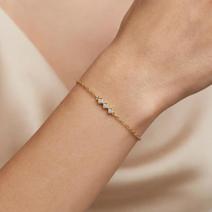 Bracelet chaîne minimaliste en or blanc 14 carats avec diamant de laboratoire triple taille princesse EF VVS 0,15 ct 3x3 mm, serti clos, cadeau élégant - Product Image 6