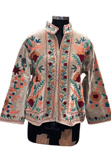 Chaqueta Varsity de Terciopelo Floral Rajasthani Hecha a Mano, Verde Menta, Bordado Aari Artesanal, Transpirable, para Invierno, Primavera y Otoño, de Algodón - Product Image 4