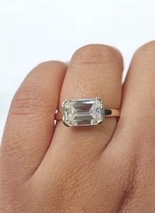 Anillo de Compromiso con Diamante Corte Esmeralda de 3 Quilates en Oro Sólido de 18K, Chapado en Oro Rosa, Engaste de Puntas, Estilo Clásico para Mujer - Product Image 6