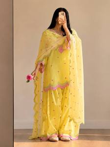 Conjunto de Kurta Tradicional Indio-Pakistaní Amarillo para Mujer con Bordado de Corazón Rosa, Largo hasta el Suelo, Corte Holgado, Ropa Casual - Product Image 2