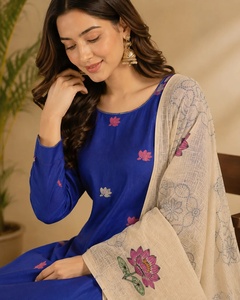 Ensemble de kurta en coton bleu royal non cousu avec broderie florale et dupatta crème pour femmes, style indien pakistanais - Product Image 4