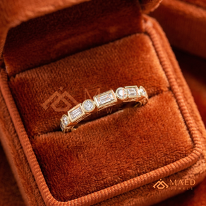 แหวนเพชรโมอิสซาไนต์ทรงบาแกตต์ชุบทอง 18K แหวนแต่งงานแบบ Eternity เครื่องประดับหรูหราจากสหรัฐอเมริกา - Product Image 2