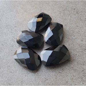 Piedra Preciosa Suelta de Ónix Negro AAA+ con Corte Rectangular Tipo Briolette, Calibrada para Joyería - Product Image 2