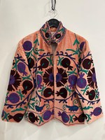 Rehaussez votre style avec une veste en velours brodée de luxe, un manteau bohème à fleurs, une veste courte pour femme faite à la main, style Suzani, pour les festivals.