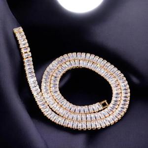 Collier ras du cou pour femme en argent 925, entièrement pavé de moissanite taille baguette, style chaîne tennis - Product Image 1