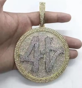 Colgante Iced Out con 44 Microincrustaciones de Moissanita, Chapado en Oro de 18K, Corte Redondo, Estilo Hip Hop, Unisex - Product Image 2