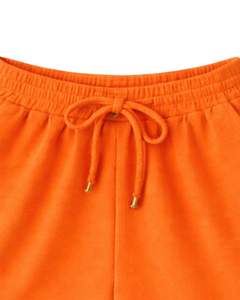 Conjunto de dos piezas casual para mujer: top corto acanalado y shorts con cordón, naranja brillante con estampado de corazón rojo, personalizado. - Product Image 4