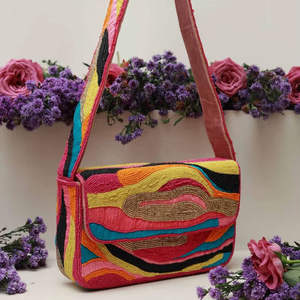 Bolso Casual de Lujo Hecho a Mano en India, Surtido de Cuentas de Vidrio Multicolor, Bolso Artesanal Local Duradero, Bolsos Promocionales - Product Image 1