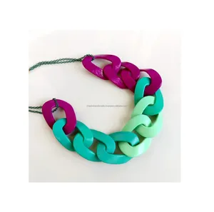 Elegante collar de resina multicolor con eslabones pequeños delicados, ligero, joyería de declaración de moda para mujeres y niñas - Product Image 1