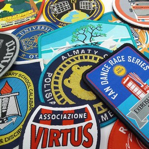 Fournisseur de badges en tissu brodé, logo 3D personnalisé, patchs brodés thermocollants pour vêtements, chapeaux et sacs - Product Image 4