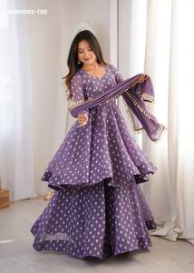 Colección de Conjuntos de Kurti-Dupatta Sharara-Peplum de Diseño con Seda Crujiente y Jacquard Butti, Listos para Usar, a Precio Mayorista - Product Image 6