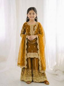 ชุดคุर्ติกำมะหยี่ปักลายสำหรับเด็กผู้หญิง พร้อมชุดชาราร่า ผ้าคลุมไหล่ งานปักดิ้นทอง ชุดส่าหรีสำหรับงานเทศกาล งานแต่งงาน และงานปาร์ตี้ - Product Image 4