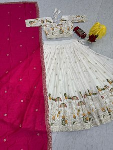 LAHENGA CHOLI DUPATTA, TRABAJO DE BORDADO CON HUELLAS DE SEDA VICHITRA - Product Image 5