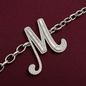 Chaîne de cheville en or avec diamant de laboratoire VVS, lettre initiale personnalisée M, bijou élégant pour femme, cadeau, chaînes personnalisées serties de diamants taille coussin - Product Image 1