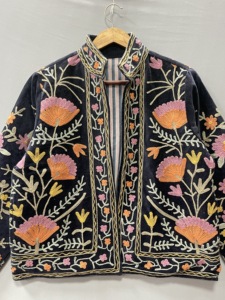 Chaqueta de terciopelo con bordado Suzani hecho a mano, chaqueta Suzani, ropa de invierno, abrigo para mujer, regalo para ella - Product Image 3