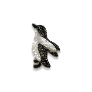 Wholesale Penguin Shape Crystal Rhinestone Brooch Unisex Animal Design Alloy Jewelry Accessory Gift - Product Image 1