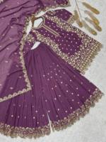 Tunique en Georgette Mauve à Ourlet Festonné Découpé au Laser avec Broderie Antique en Fil de Resham, Sharara Plissée et Dupatta en Dentelle à Quatre Côtés