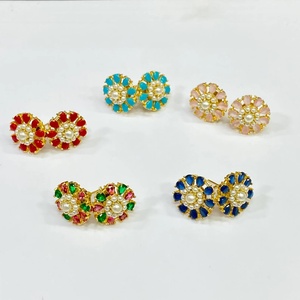 ต่างหูแบบติดหูประดับพลอยรูปดอกไม้ชุบทอง 22K ยี่ห้อ RAY FINE ORNATES ทำด้วยมือ รับรองโดย IGI เครื่องประดับแฟชั่นทันสมัย เหมาะสำหรับเป็นของขวัญ - Product Image 3