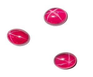 Rubis étoilé transparent ovale 13x18 mm 19,5 carats, cabochon poli créé en laboratoire avec effet étoile à 6 branches pour la fabrication de bijoux - Product Image 4